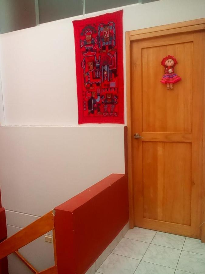 Pensión Shanell House *